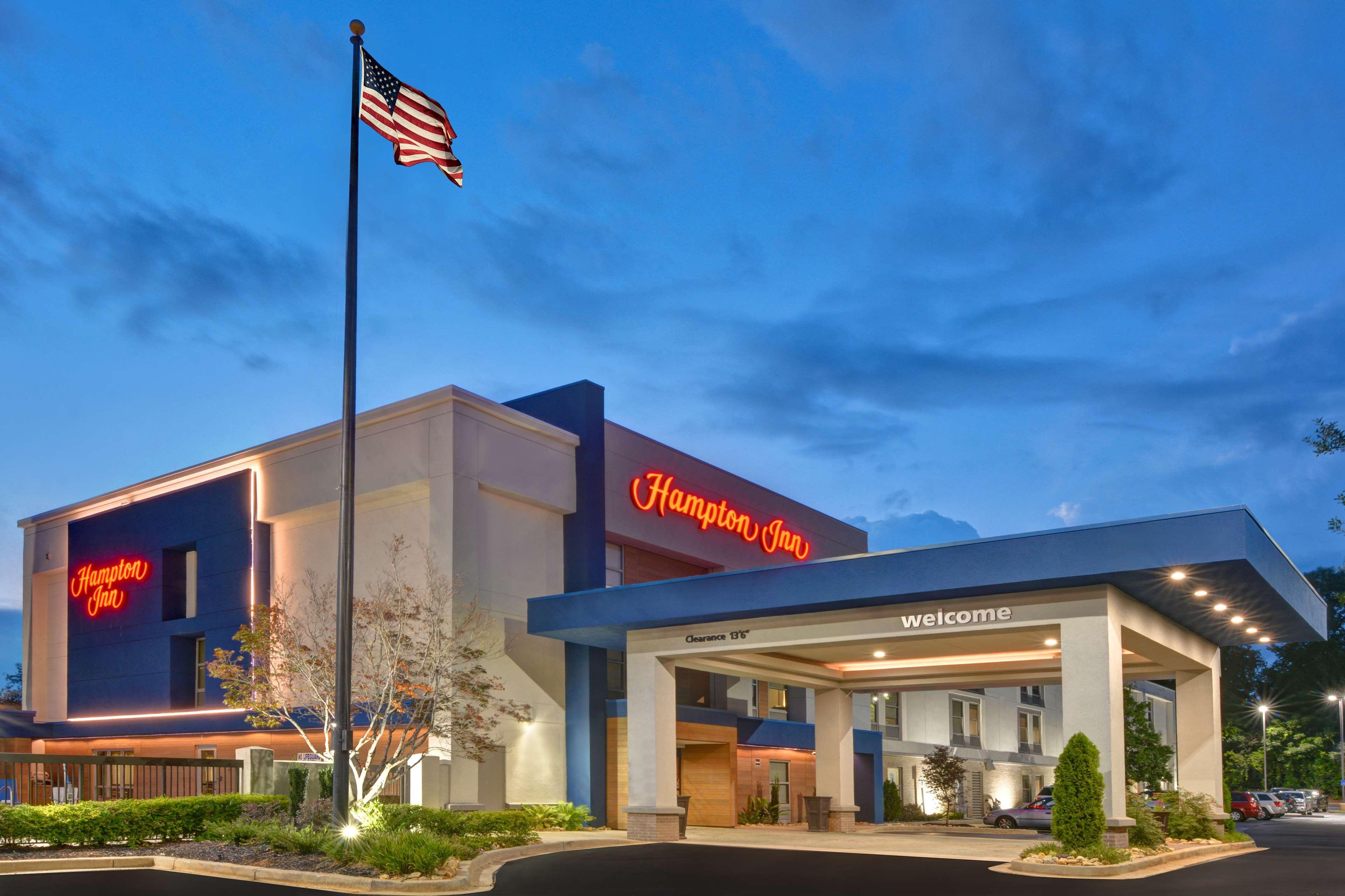 Hampton Inn Гринвуд Экстерьер фото