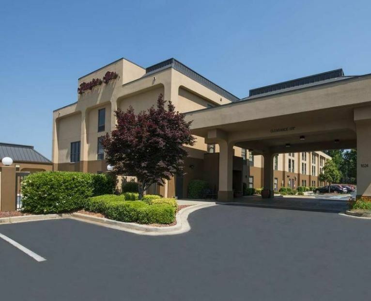 Hampton Inn Гринвуд Экстерьер фото