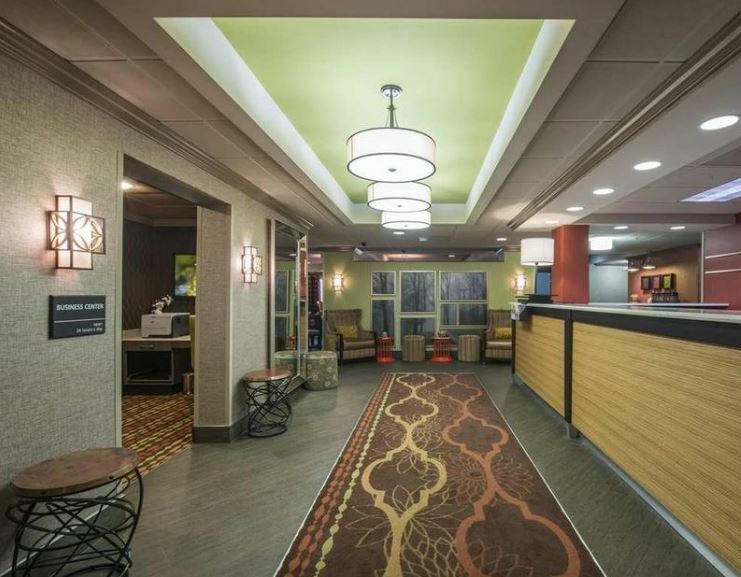 Hampton Inn Гринвуд Экстерьер фото